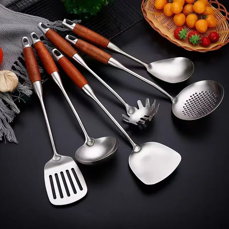 Küchenutensilien-Set aus Edelstahl